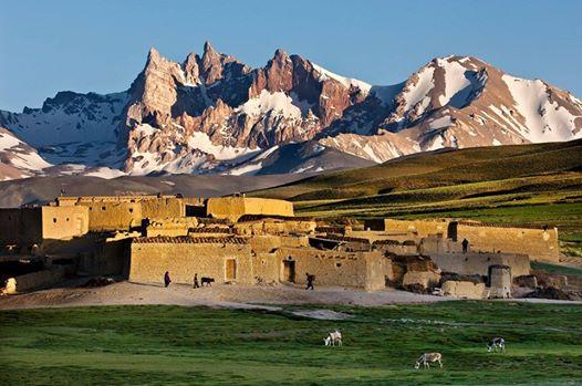 نمای از روستای در افغانستان مرکزی سرخ 2017